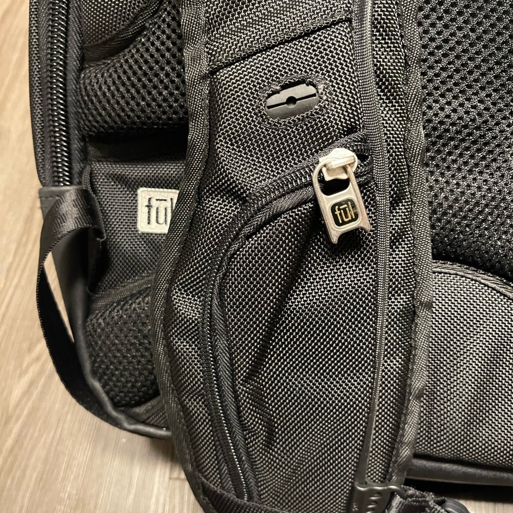 Ful 2 In 1 Black IPad & Labtop Backpack - Picture 9 of 13